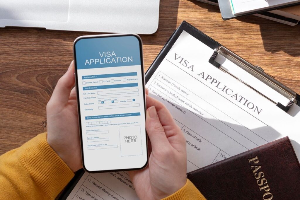 visa-application-form-smartphone.